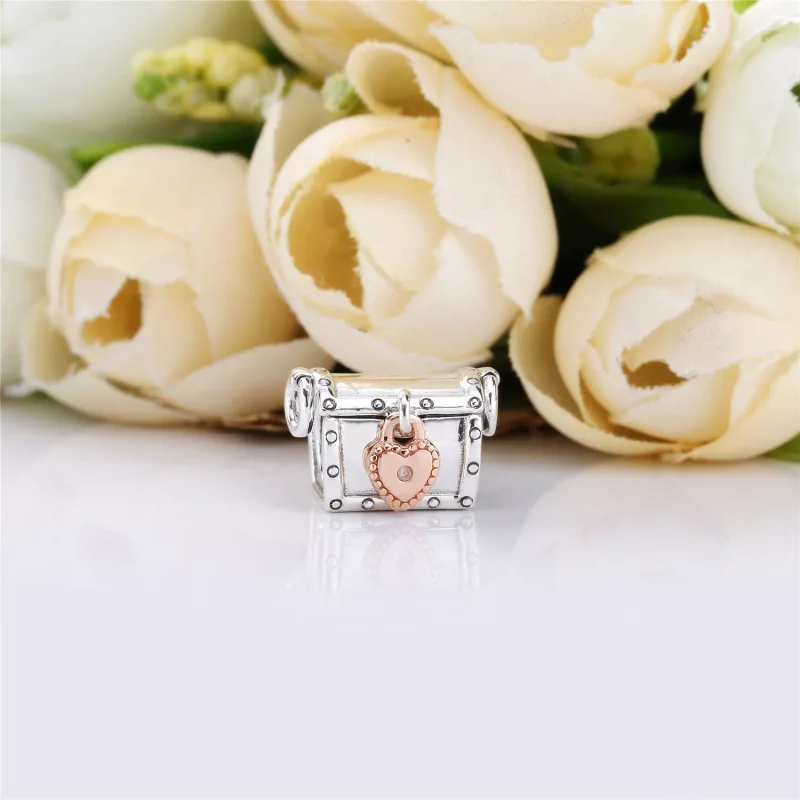 (bild till) PANDORA Club Charm 2019 Berlock 787792D - View 2
