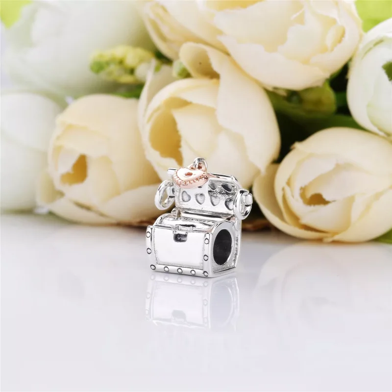 (bild till) PANDORA Club Charm 2019 Berlock 787792D - View 4