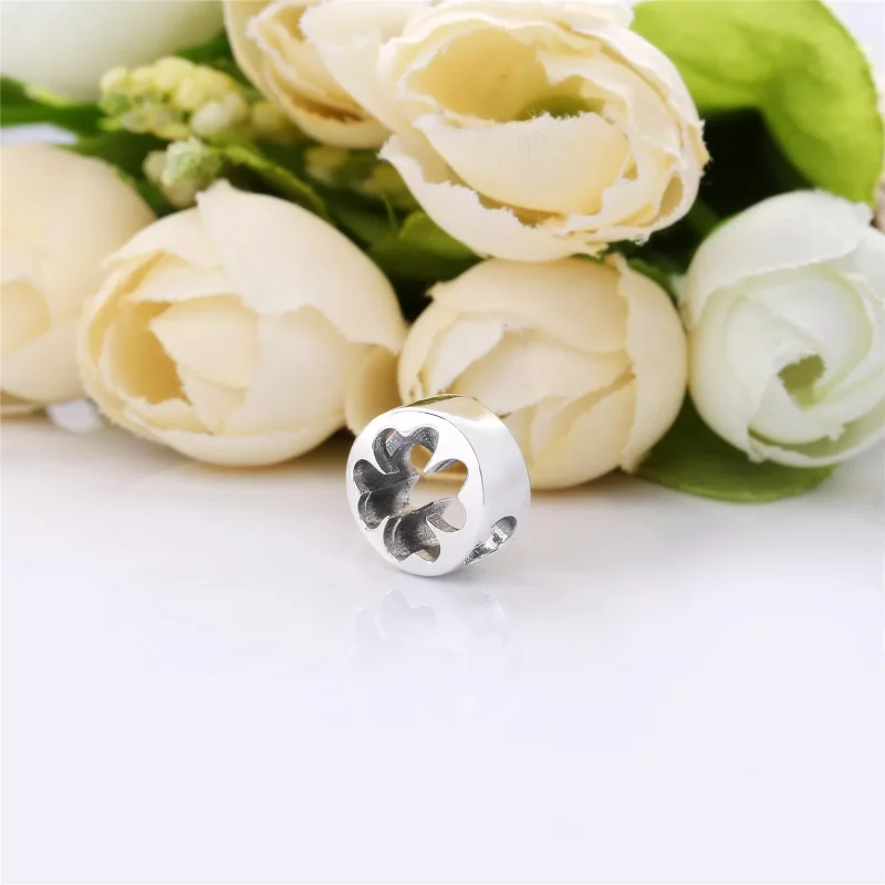 (bild till) PANDORA Clover Cut Out Berlock 797868 - View 3
