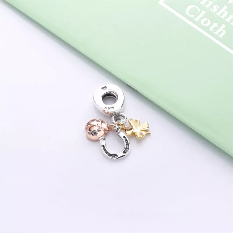 (bild till) PANDORA Horseshoe, Clover & Ladybird Hängberlock 797852CZ - View 2