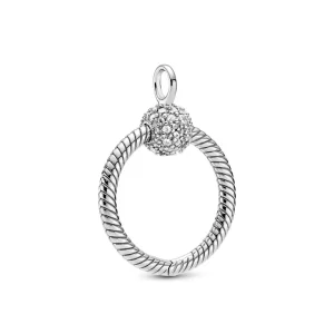 Pandora Moments Small Pavé O Pendant - 399097C01 (bild till) Pandora Moments Small Pavé O Pendant - 399097C01
