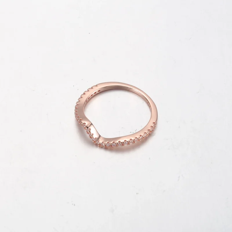 (bild till) PANDORA Glittrande Våg Ring - 182539C01 - View 6