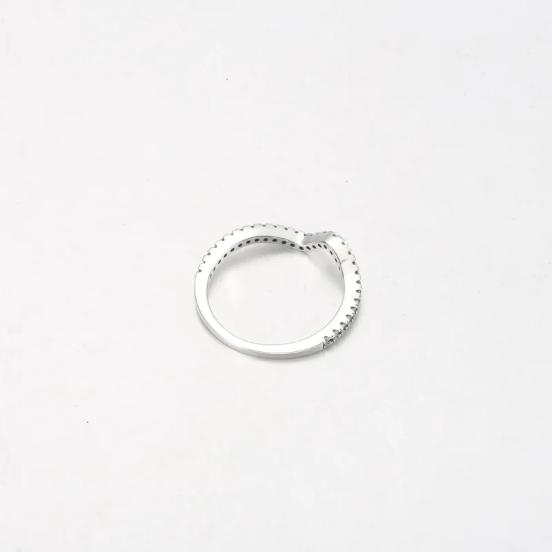 (bild till) PANDORA Glittrande Våg Ring - 192539C01 - View 7