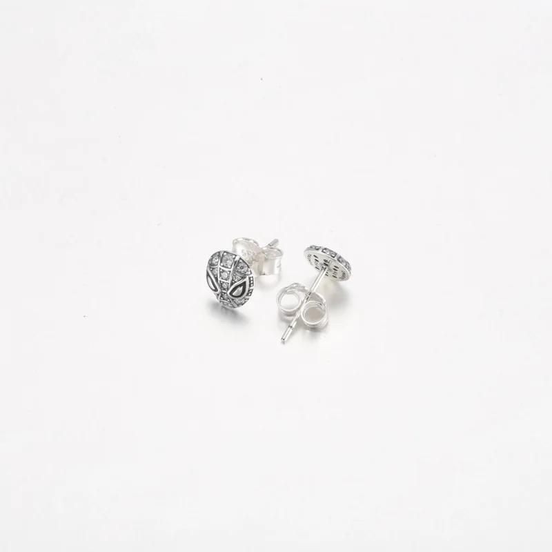 (bild till) PANDORA Marvel Spider-Man Mask Pavé Stud-örhängen - 292354C01 - View 5