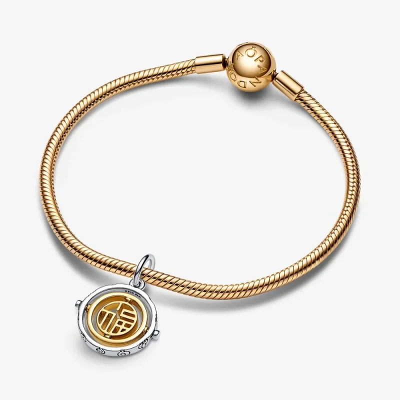 (bild till) PANDORA Two-tone Fu Snurrande Hängecharm - 762536C00 - View 4