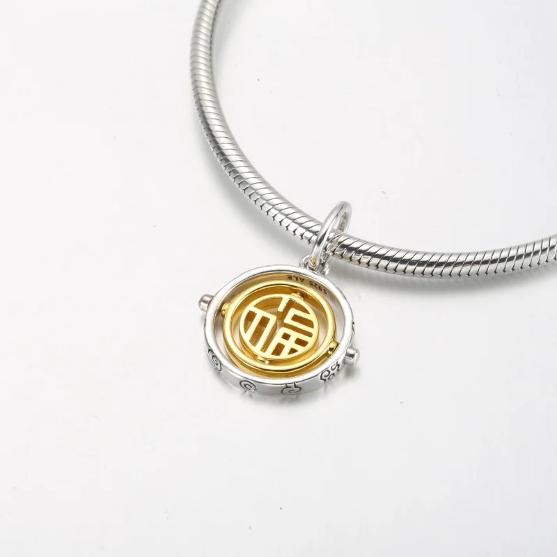 (bild till) PANDORA Two-tone Fu Snurrande Hängecharm - 762536C00 - View 7