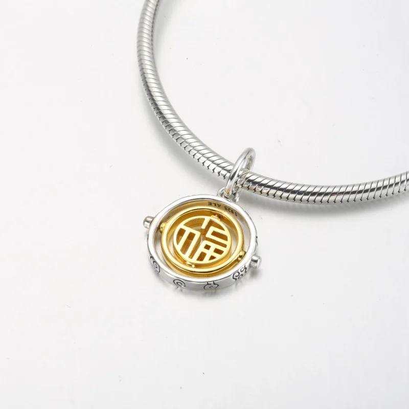 (bild till) PANDORA Two-tone Fu Snurrande Hängecharm - 762536C00 - View 10
