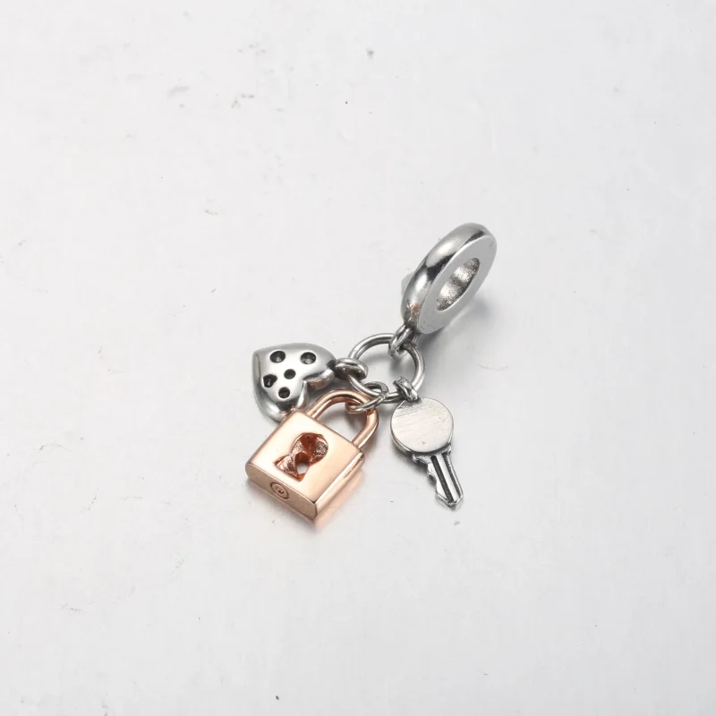 (bild till) PANDORA Tvefärgad Nyckel, Hänglås & Hjärta Trippel Hänge Charm - 782506C01 - View 9