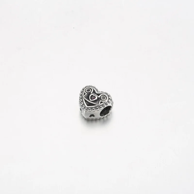 (bild till) PANDORA Disney Parks Mickey Mus-örhänge med hatt och slott - 792276C01 - View 2
