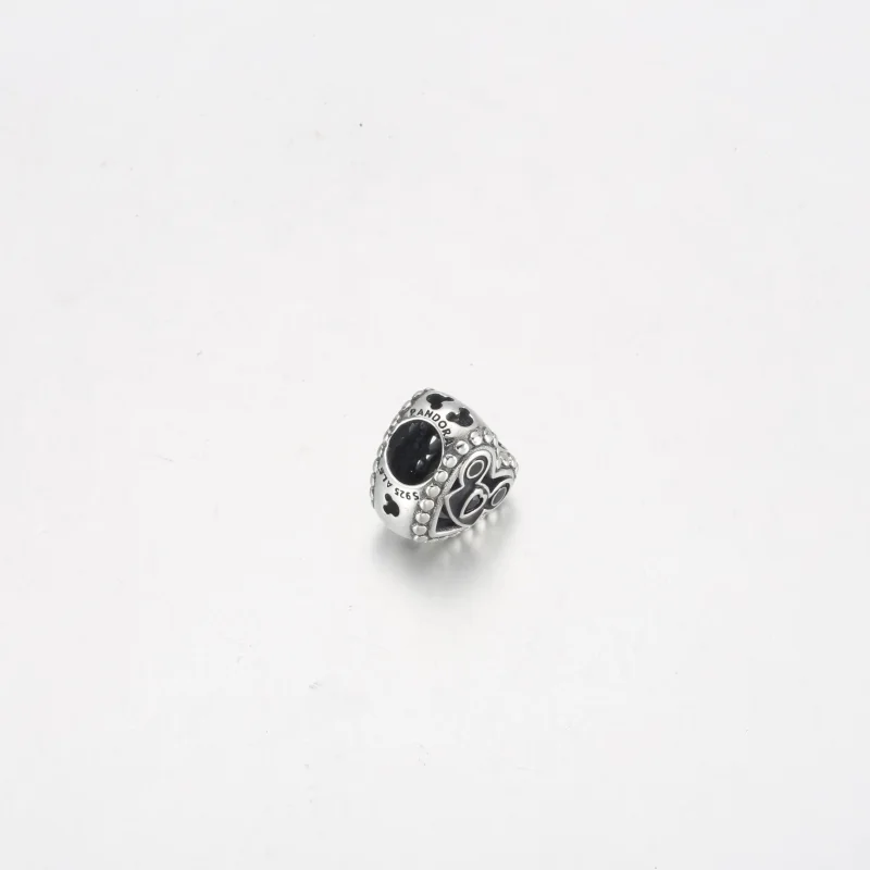 (bild till) PANDORA Disney Parks Mickey Mus-örhänge med hatt och slott - 792276C01 - View 9