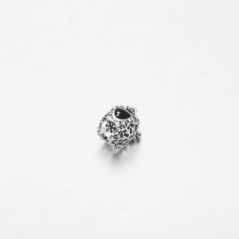 (bild till) PANDORA Isig Snöflinga Droppe Charm - 792367C01 - View 11