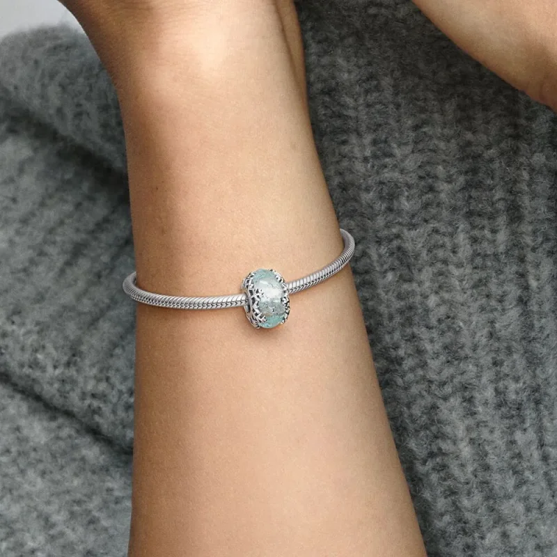 (bild till) PANDORA Vinterblå Snöflinga Murano Charm - 792377C00 - View 3