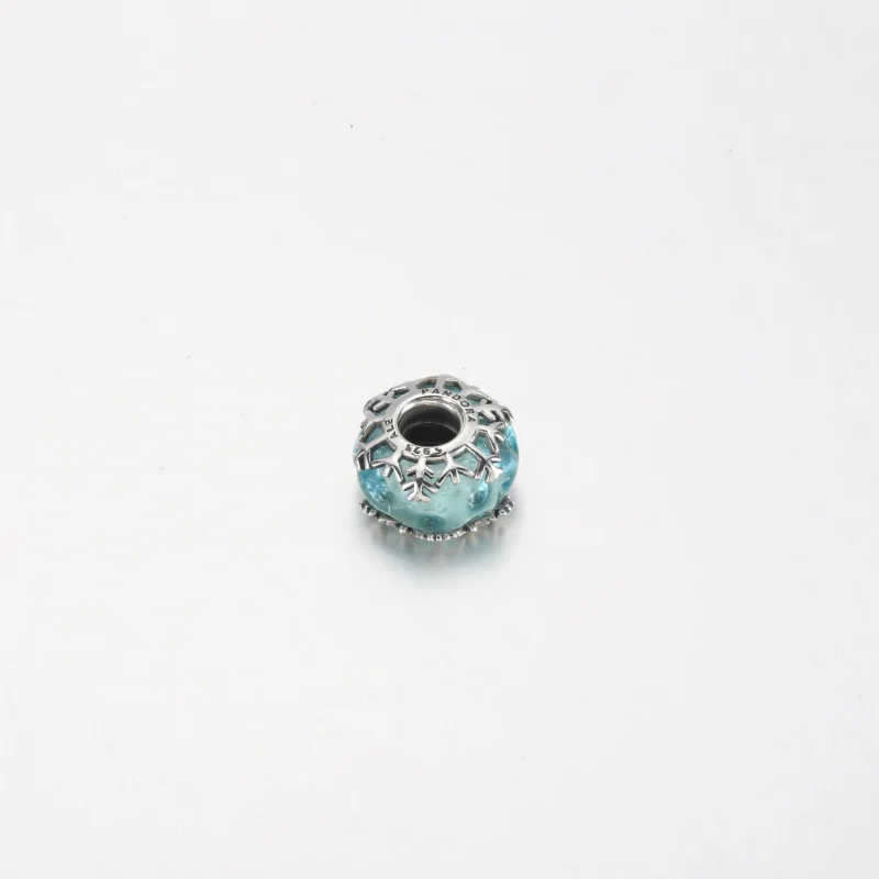 (bild till) PANDORA Vinterblå Snöflinga Murano Charm - 792377C00 - View 6