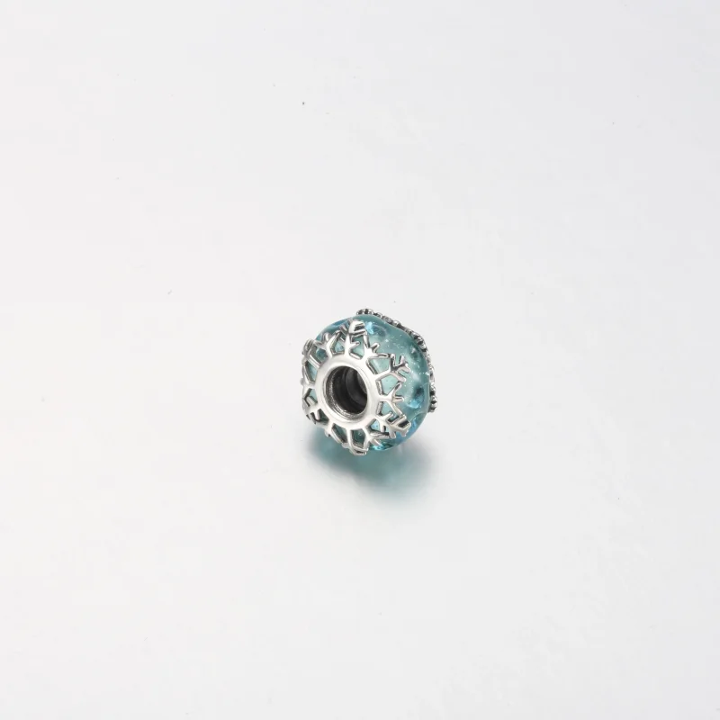 (bild till) PANDORA Vinterblå Snöflinga Murano Charm - 792377C00 - View 7