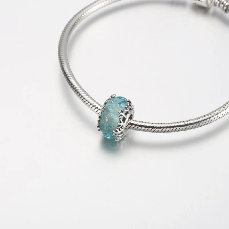 (bild till) PANDORA Vinterblå Snöflinga Murano Charm - 792377C00 - View 8