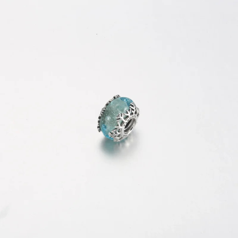 (bild till) PANDORA Vinterblå Snöflinga Murano Charm - 792377C00 - View 9