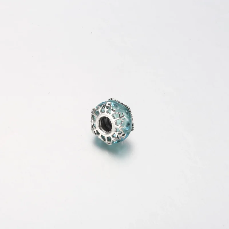 (bild till) PANDORA Vinterblå Snöflinga Murano Charm - 792377C00 - View 11