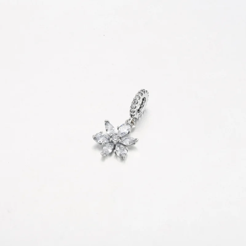 (bild till) PANDORA Glittrande Herbarium Kluster Hängande Charm - 792382C01 - View 5