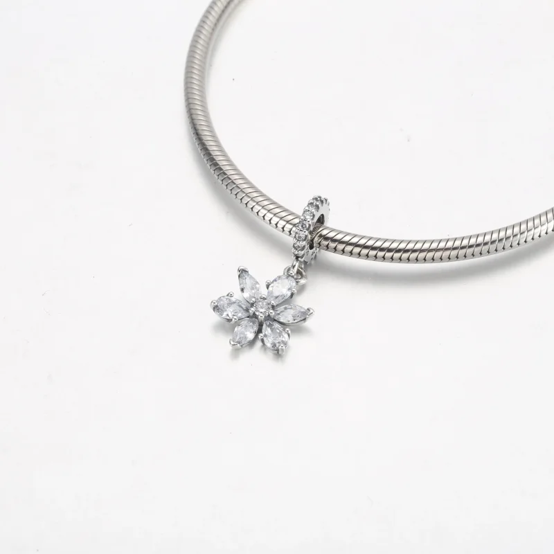 (bild till) PANDORA Glittrande Herbarium Kluster Hängande Charm - 792382C01 - View 7