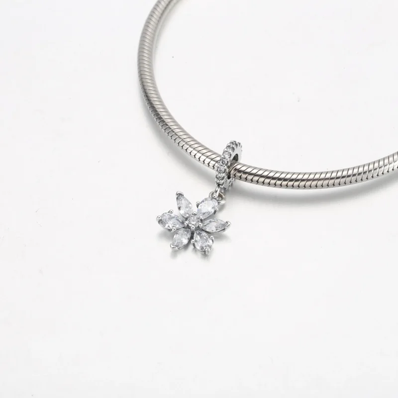 (bild till) PANDORA Glittrande Herbarium Kluster Hängande Charm - 792382C01 - View 10