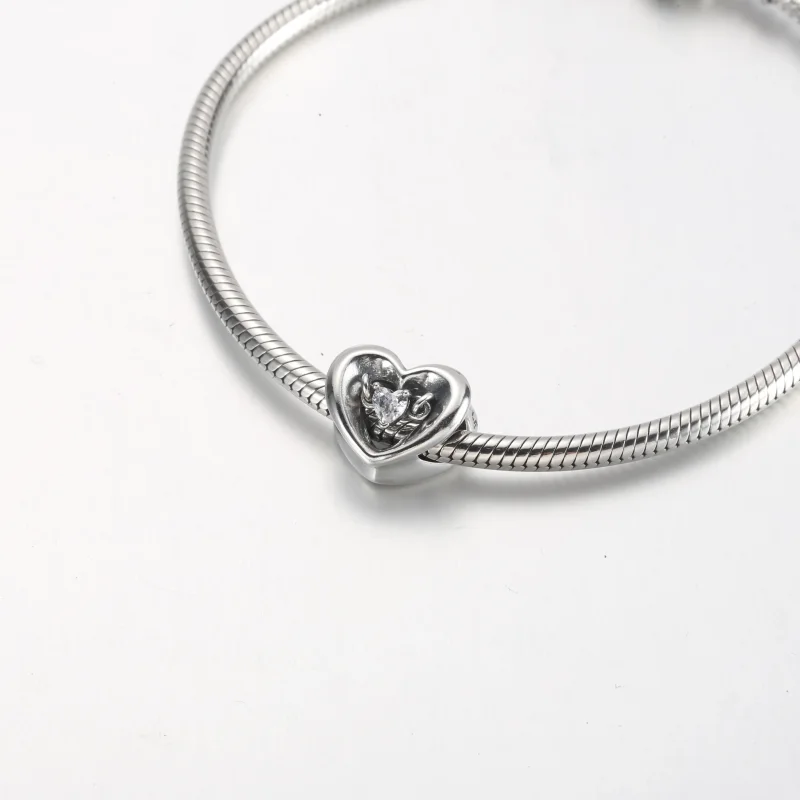 (bild till) PANDORA Strålande Hjärta & Svävande Sten Charm - 792493C01 - View 8