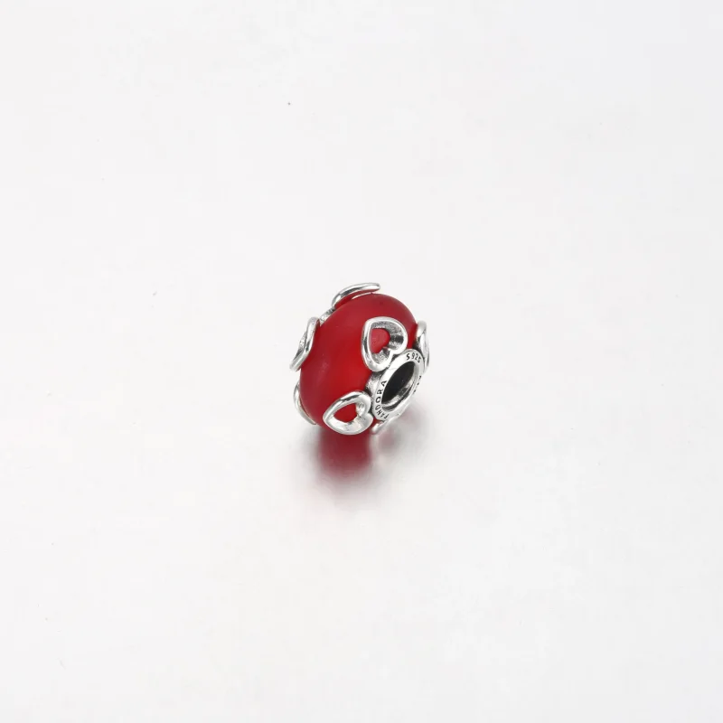 (bild till) PANDORA Frosted Red Murano Glass & Hearts Charm - 792497C01 - View 9