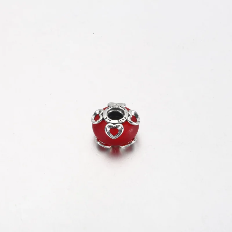 (bild till) PANDORA Frosted Red Murano Glass & Hearts Charm - 792497C01 - View 10