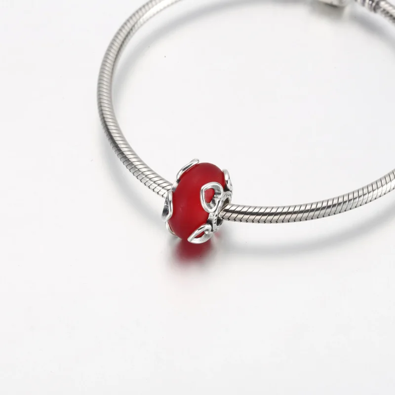 (bild till) PANDORA Frosted Red Murano Glass & Hearts Charm - 792497C01 - View 12