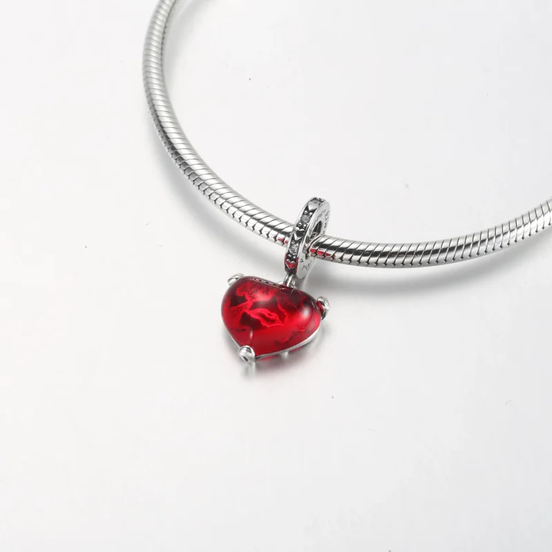 (bild till) PANDORA Disney Mickey & Minnie Mus Puss Rött Muranoglas Hängande Charm - 792522C - View 7
