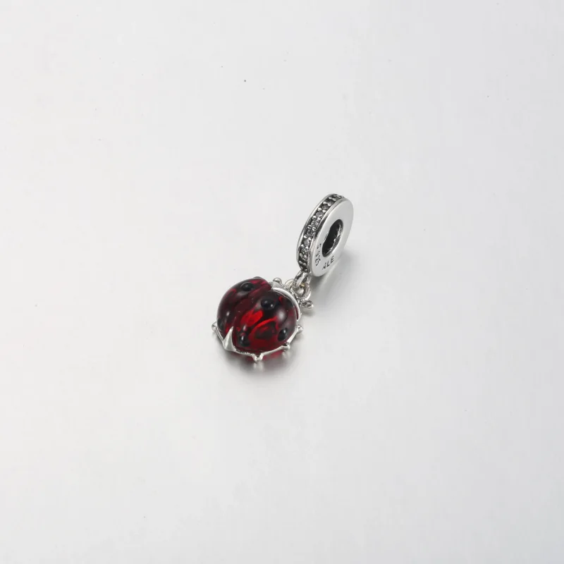 (bild till) PANDORA Röd Nyckelpiga Hängande Charm - 792571C01 - View 5