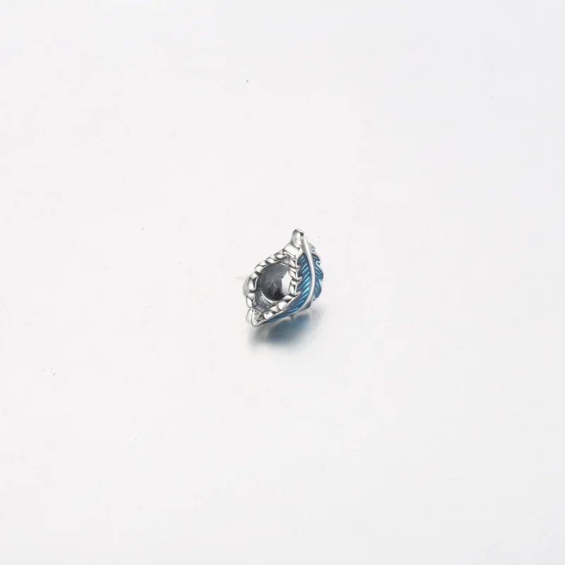 (bild till) PANDORA Blå Böjdfjäder Charm - 792576C01 - View 7