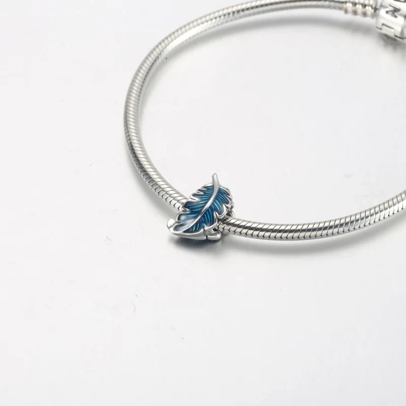 (bild till) PANDORA Blå Böjdfjäder Charm - 792576C01 - View 12
