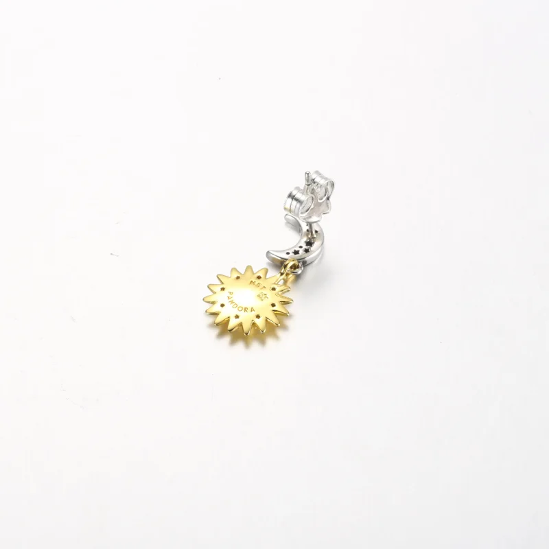 (bild till) Pandora Two-tone Reversed Sun & Moon Stud Earrings - 262442C01 - View 3