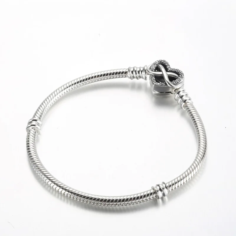 (bild till) Pandora Moments Glittrande Oändlighetshjärtlås Ormkedjearmband - 592645C01 - View 2
