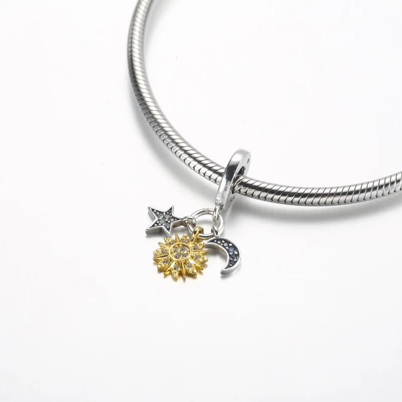 (bild till) Pandora Two-tone Celestial Triple Dangle Charm - 762676C01 - View 4