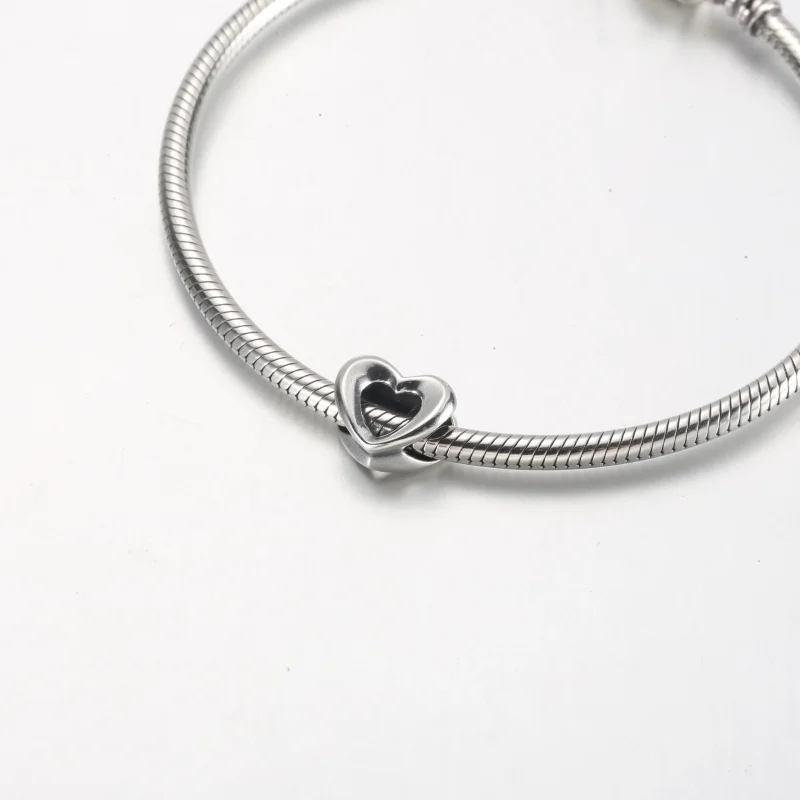 (bild till) Pandora Glittrande Öppet Hjärta Charm - 792492C00 - View 4