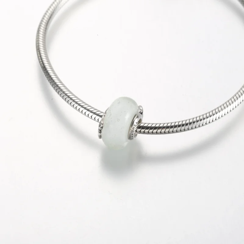 (bild till) Pandora Glittery White Murano Glass Mum & Love Charm - 792655C00 - View 4