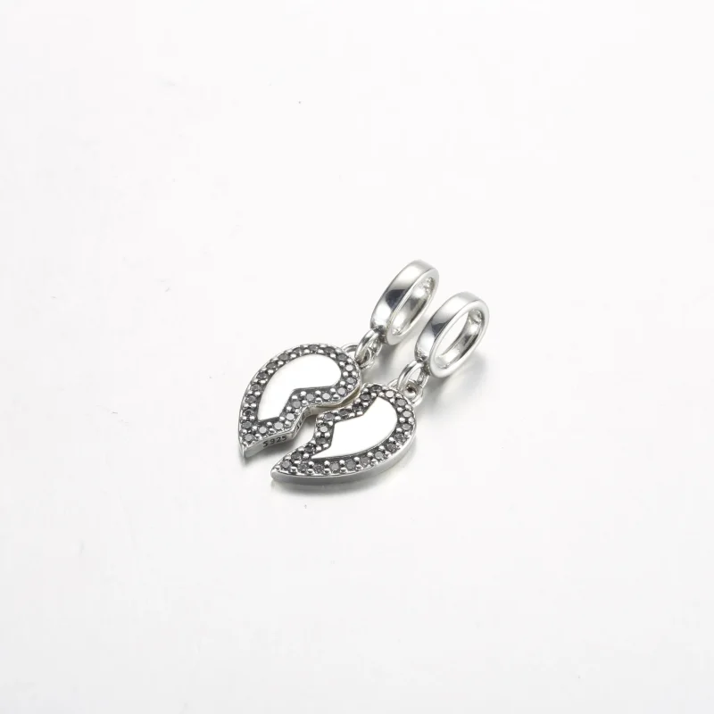 (bild till) Pandora Friends Delbart Hjärta Hängande Charm - 792743C01 - View 2