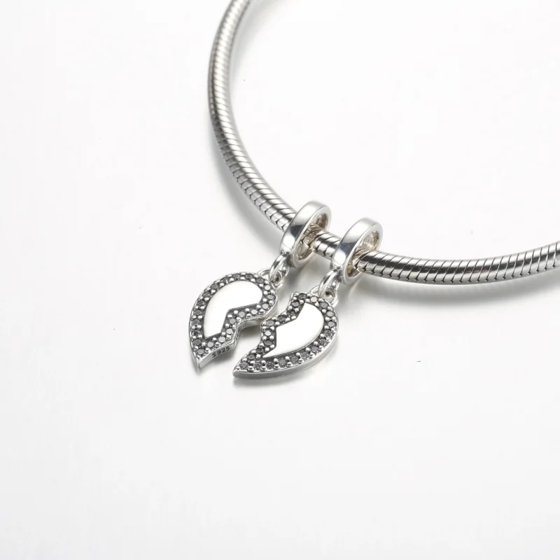 (bild till) Pandora Friends Delbart Hjärta Hängande Charm - 792743C01 - View 5