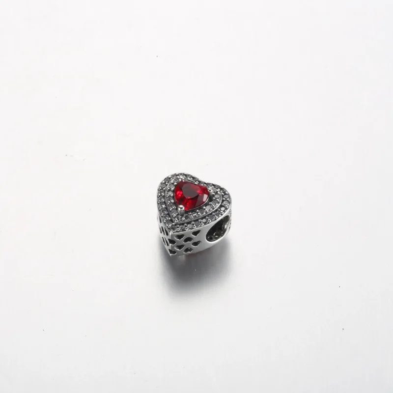 (bild till) Pandora Glittrande Nivellerat Hjärta Charm - 799218C02 - View 2