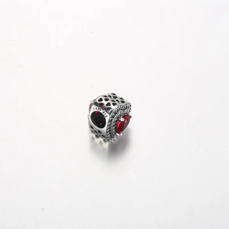 (bild till) Pandora Glittrande Nivellerat Hjärta Charm - 799218C02 - View 4