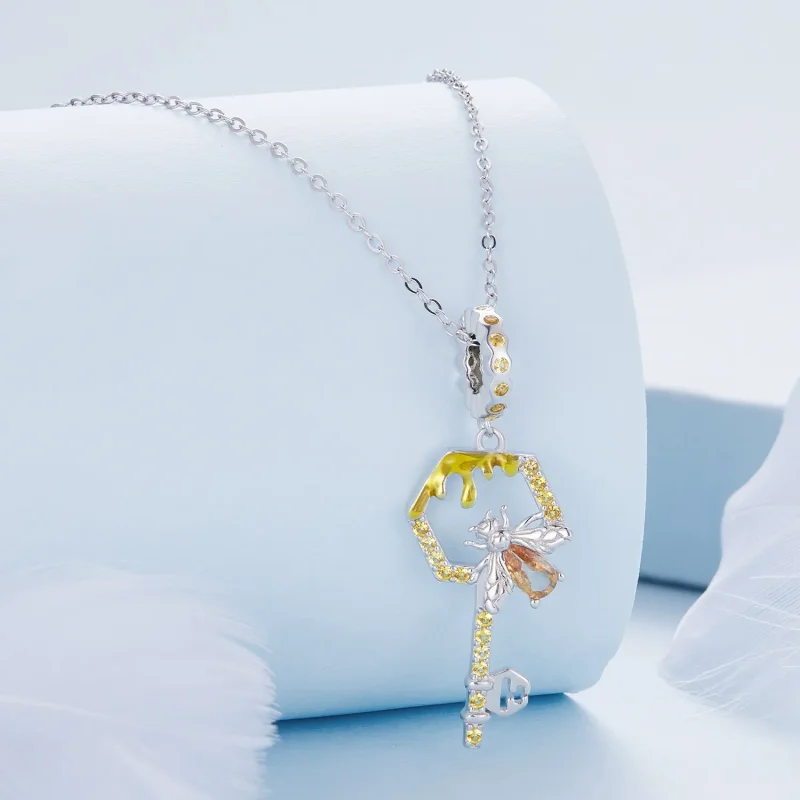 (bild till) Pandora Style Hive Key Dangle - BSC822 - View 2