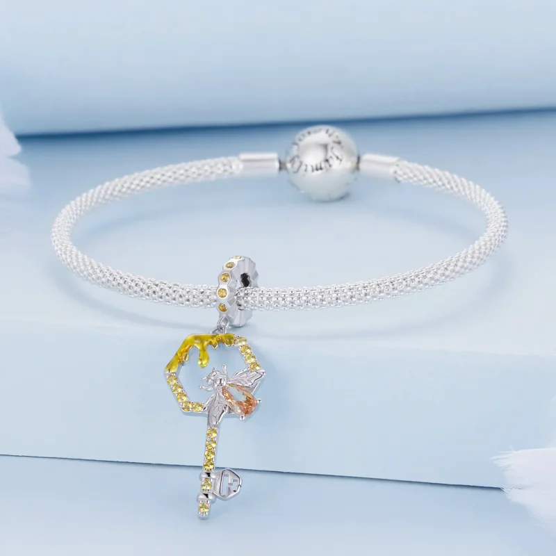 (bild till) Pandora Style Hive Key Dangle - BSC822 - View 3