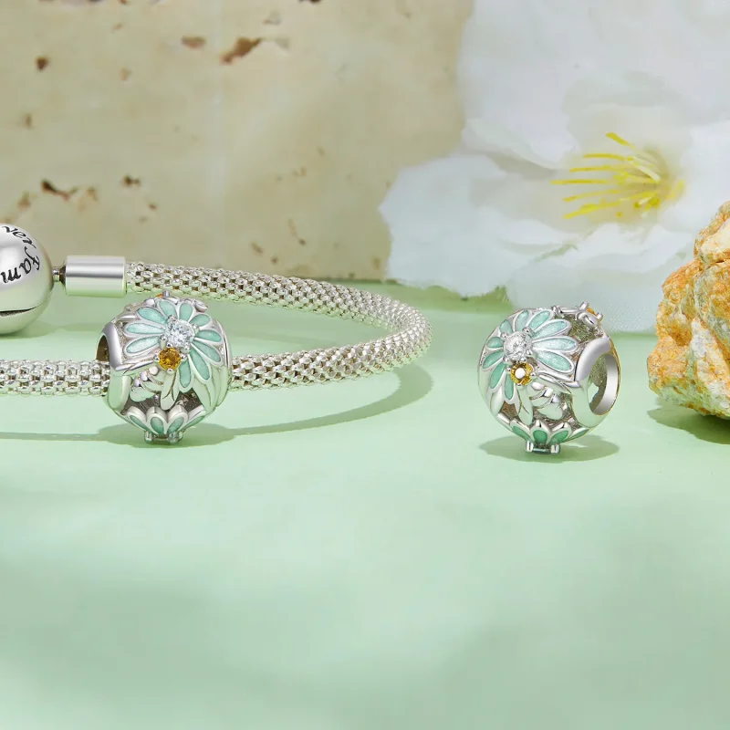 (bild till) Pandora Style Bee Daisy Charm - BSC895 - View 4