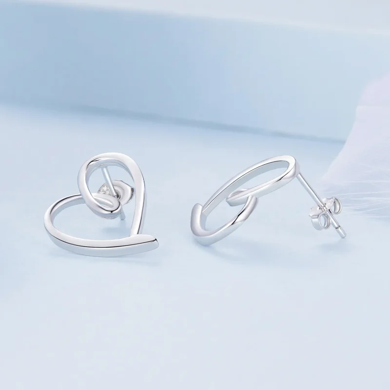 (bild till) Pandora Style Wrapped In Love Studs Örhängen - BSE871 - View 4