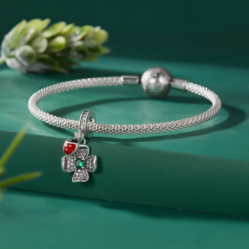 (bild till) Pandora-stil Lucky Clover Ladybug Hängecharm - SCC2523 - View 3