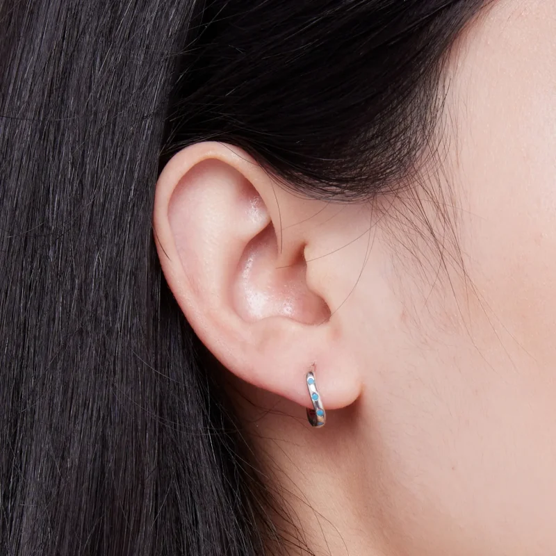 (bild till) Pandora Style Wave Hoops-örhängen - SCE1593 - View 5