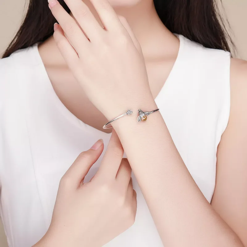 (bild till) Pandora Stil Öppen Armring Berättelse Om Bi - Scb104 - View 2