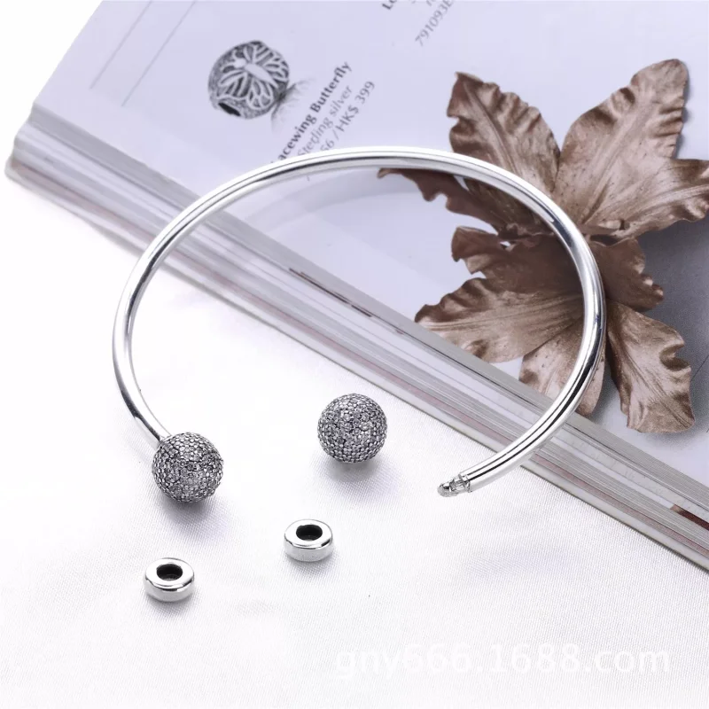 (bild till) PANDORA Moments Silver Öppen armring, Pavé Caps 596438CZ - View 5