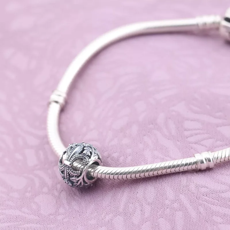 (bild till) Pandora Berlock Fleur de Lis Openwork - 791378Cz - View 2